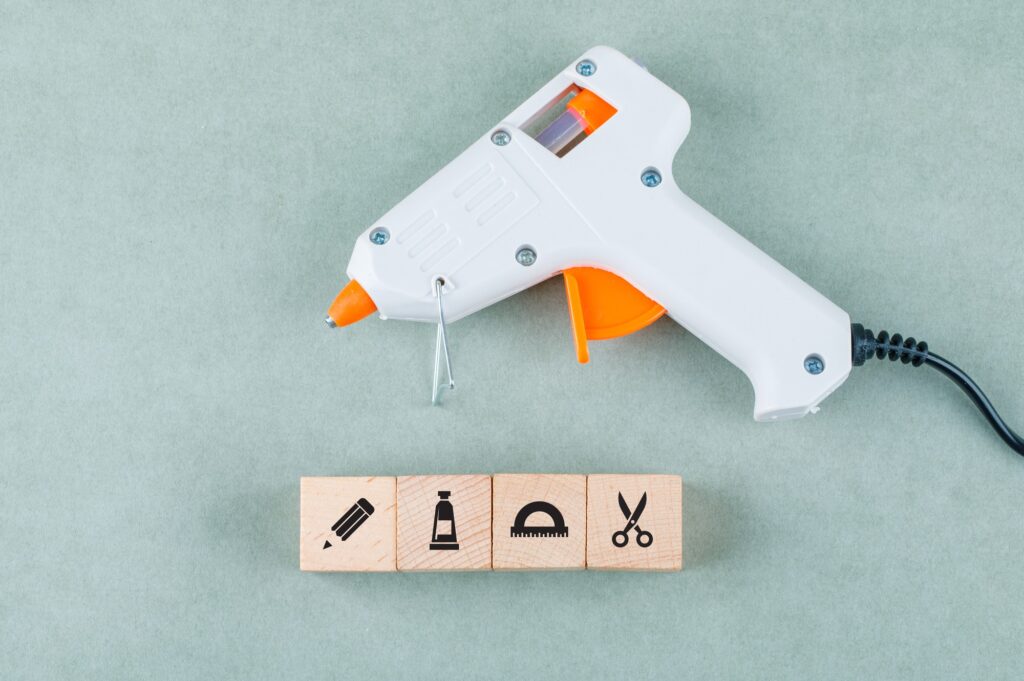 glue-gun-close-up