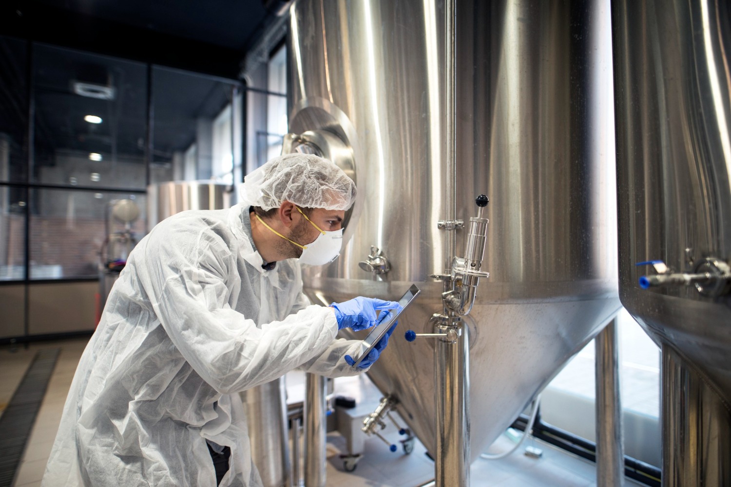 From Raw Materials to Final Product: How Is Polyurethane Made for Industrial Coatings
