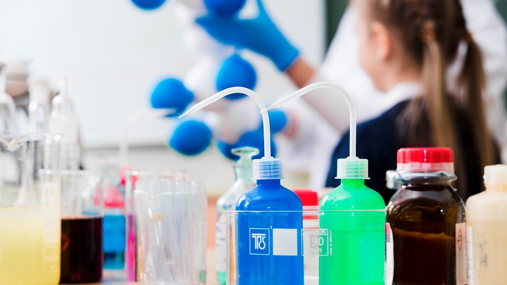 Industrial Solvent Guide: Uses of Methyl Ethyl Ketone Across Industries