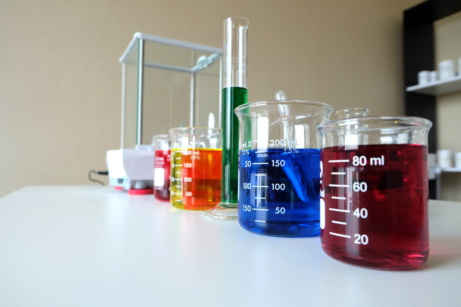 Specialty Chemicals Distributor vs Manufacturer: Which One Should You Choose?