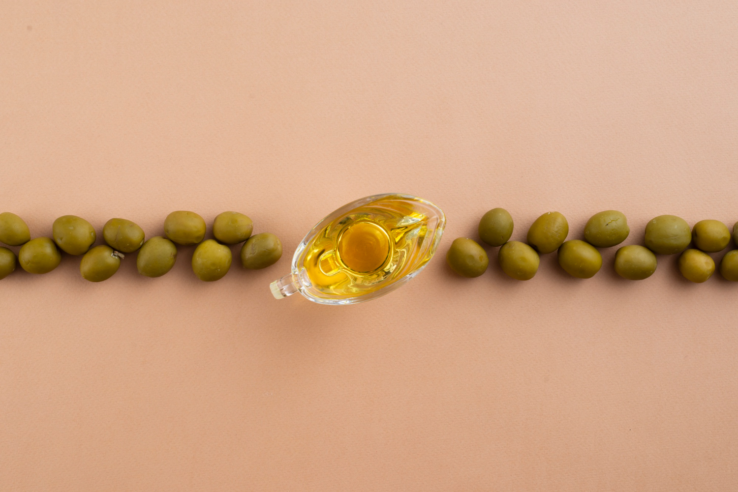 Olive Oil vs Jojoba Oil: Benefits and Applications in the Fragrance Industry