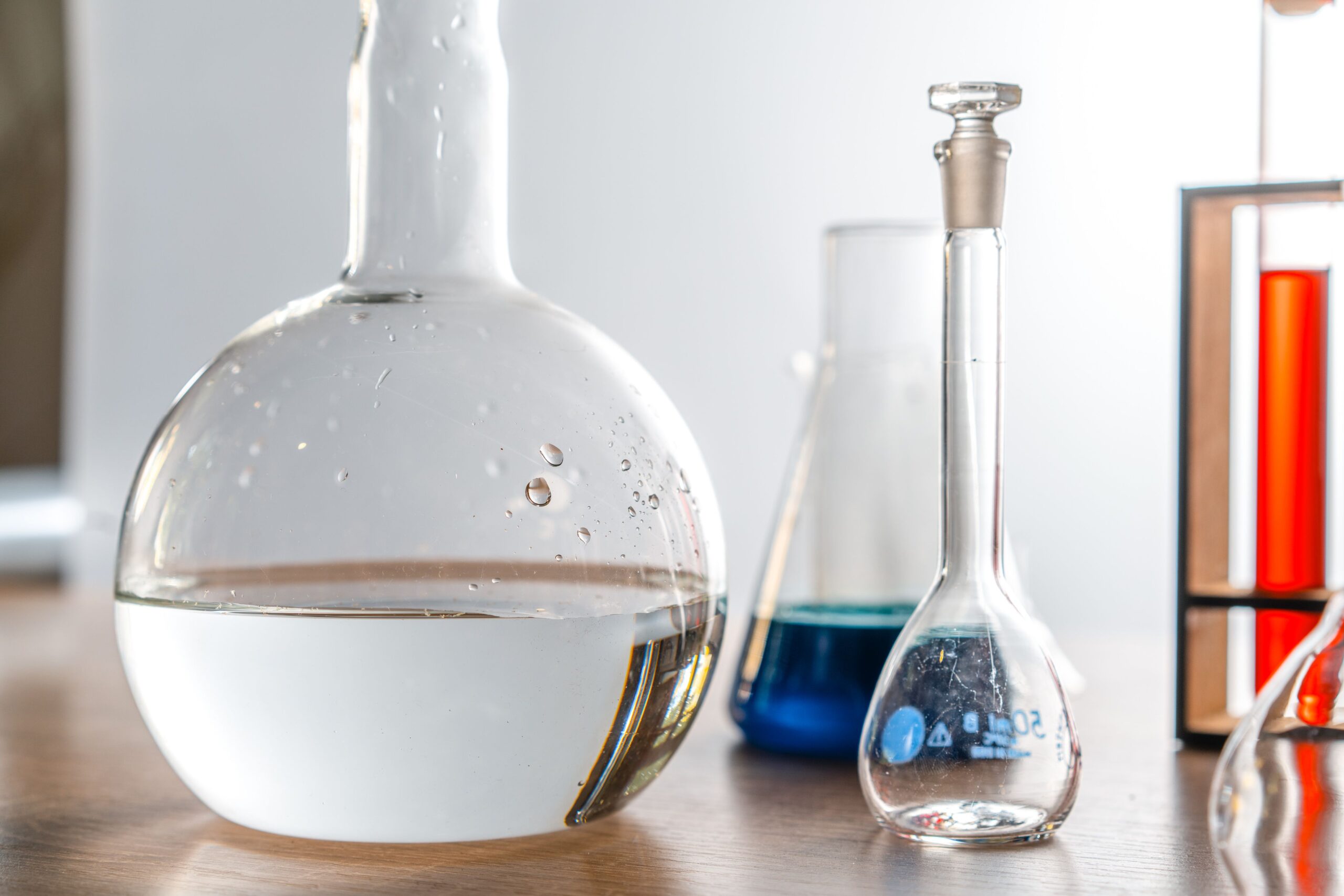 Calcium Carbonate Applications Across Manufacturing, Pharmaceuticals, and Food Industries